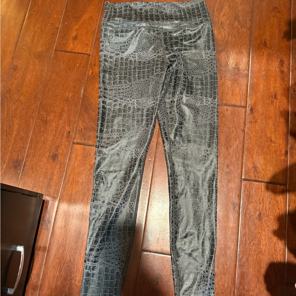 Black Crocodile Pattern Leggings